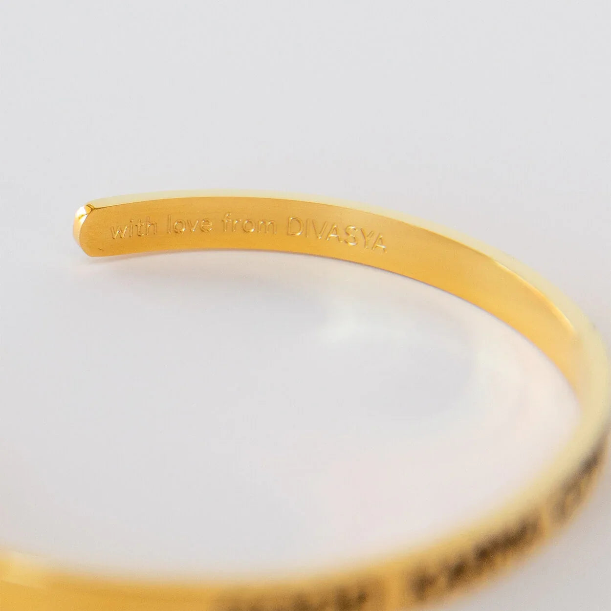 Armreif mit Gravur | vergoldet | "Be true - be you - be kind"