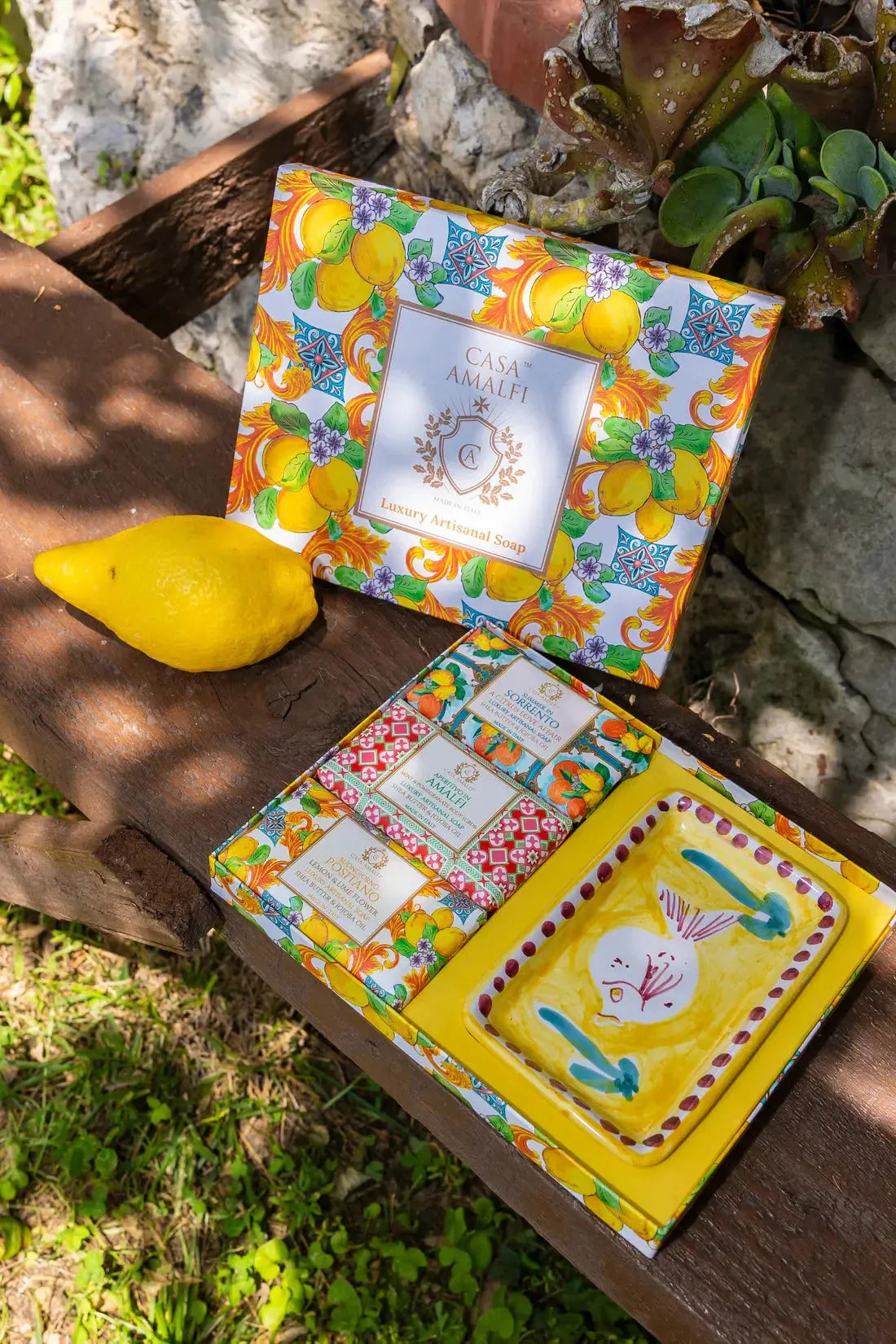 CASA AMALFI LEMON MAIOLICA 3 SOAP GIFT SET - BLACK ELIXIR - Maison de Parfum
