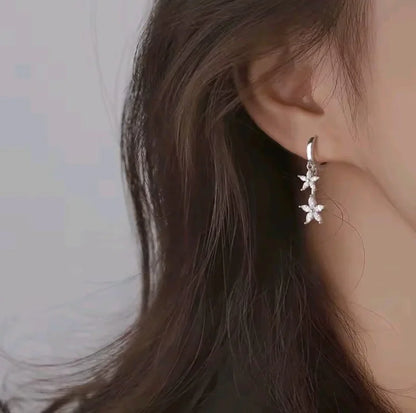 Ohrringe aus 925er Sterling-Silber, Hängende Zirkonia Blumen