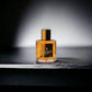 Gisada Eau de Parfum für Damen in eleganter, goldener Flasche, Produktfotografie
