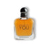 Stronger With You Eau de Toilette Flakon mit bernsteinfarbener Flüssigkeit auf weißem Hintergrund