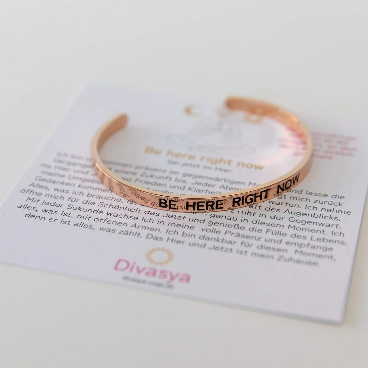 Armreif mit Gravur | rosé vergoldet | Be here right now