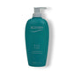 Türkise Pumpflasche Biotherm Eau Pure Duschgel, 400 ml, auf weißem Hintergrund