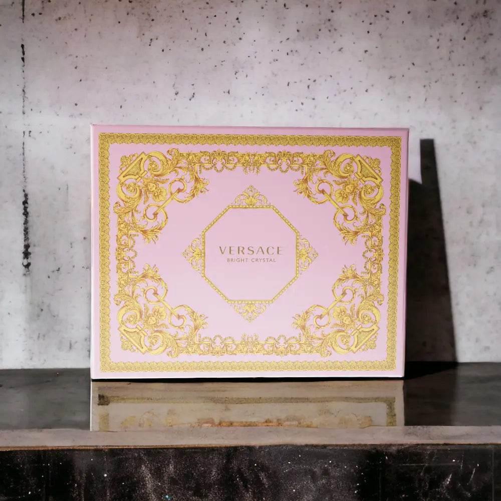 Versace Bright Crystal Duftset Geschenkbox in Rosa mit goldenen Verzierungen, luxuriöses Parfum-Set