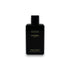 Schwarze rechteckige Flasche einer feuchtigkeitsspendenden Bodylotion mit goldener Aufschrift auf weißem Hintergrund.