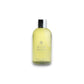 Gelbe Flasche Cardamom & Cedarwood Bath & Shower Gel mit silbernem Deckel auf weißem Hintergrund
