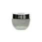 Cremeglas mit silberfarbenem Deckel, Aufschrift Cera Repair Barrier Face Cream, auf weißem Hintergrund