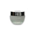 Cremeglas mit silberfarbenem Deckel, Aufschrift Cera Repair Barrier Face Cream, auf weißem Hintergrund