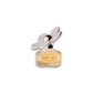 Daisy Love Eau de Toilette Flakon mit goldener Flüssigkeit und Blüten-Deckel