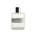 Eleganter Eau de Toilette Flakon mit silbernem Verschluss und Etikett auf weißem Hintergrund