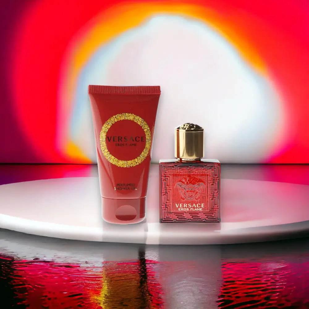 Versace Eros Flame Duftset mit Eau de Parfum und Duschgel vor rotem Hintergrund