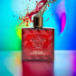 Roter Flakon Versace Eros Flame Eau de Parfum vor buntem Hintergrund, stilvoll sprühend.