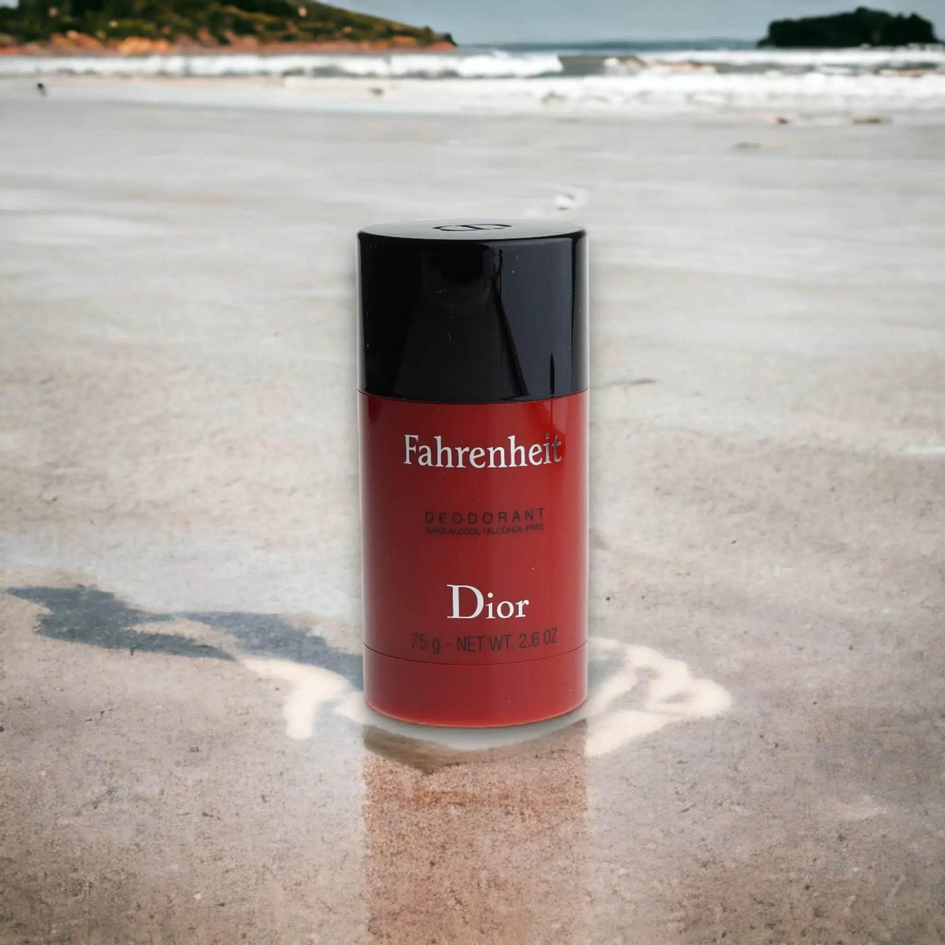 Fahrenheit Deo Stick Deodorant von Dior am Strand, roter Stick mit schwarzem Deckel, 75g