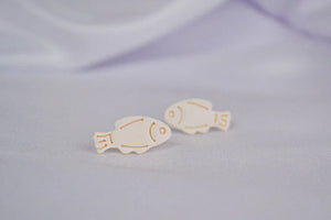 Ohrstecker Fisch in Beige