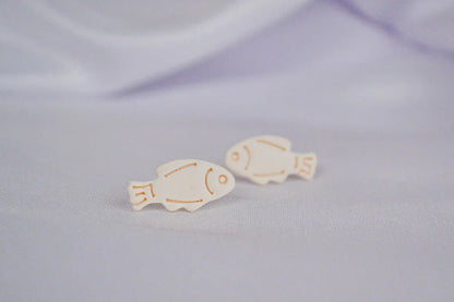 Ohrstecker Fisch in Beige