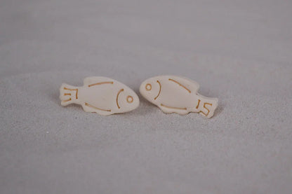 Ohrstecker Fisch in Beige