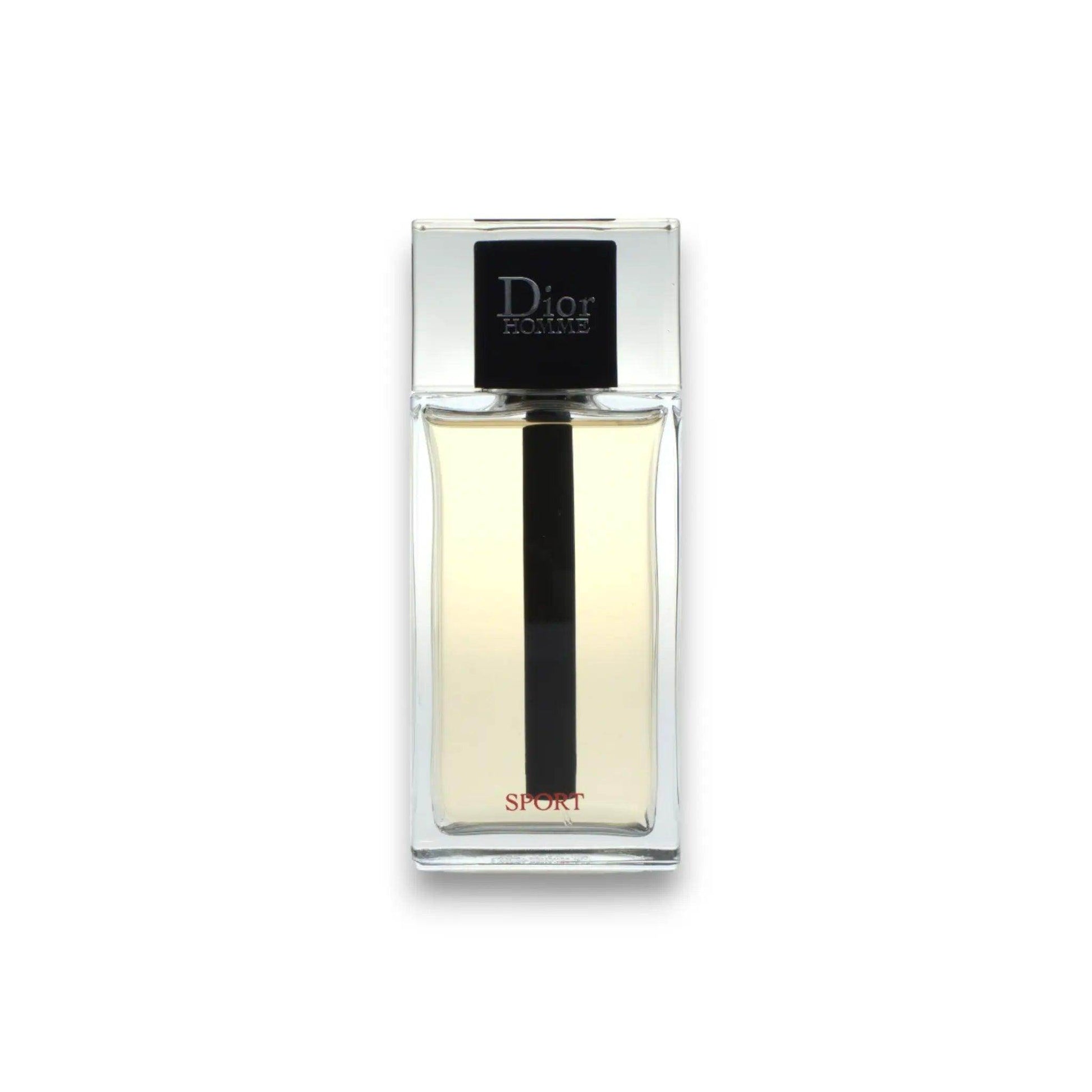 Transparenter Flakon Dior Homme Sport Eau de Toilette mit goldenem Duft und schwarzem Akzent