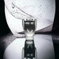 Edles Parfumflakon in Pokalform auf spiegelnder Oberfläche, luxuriöses Design