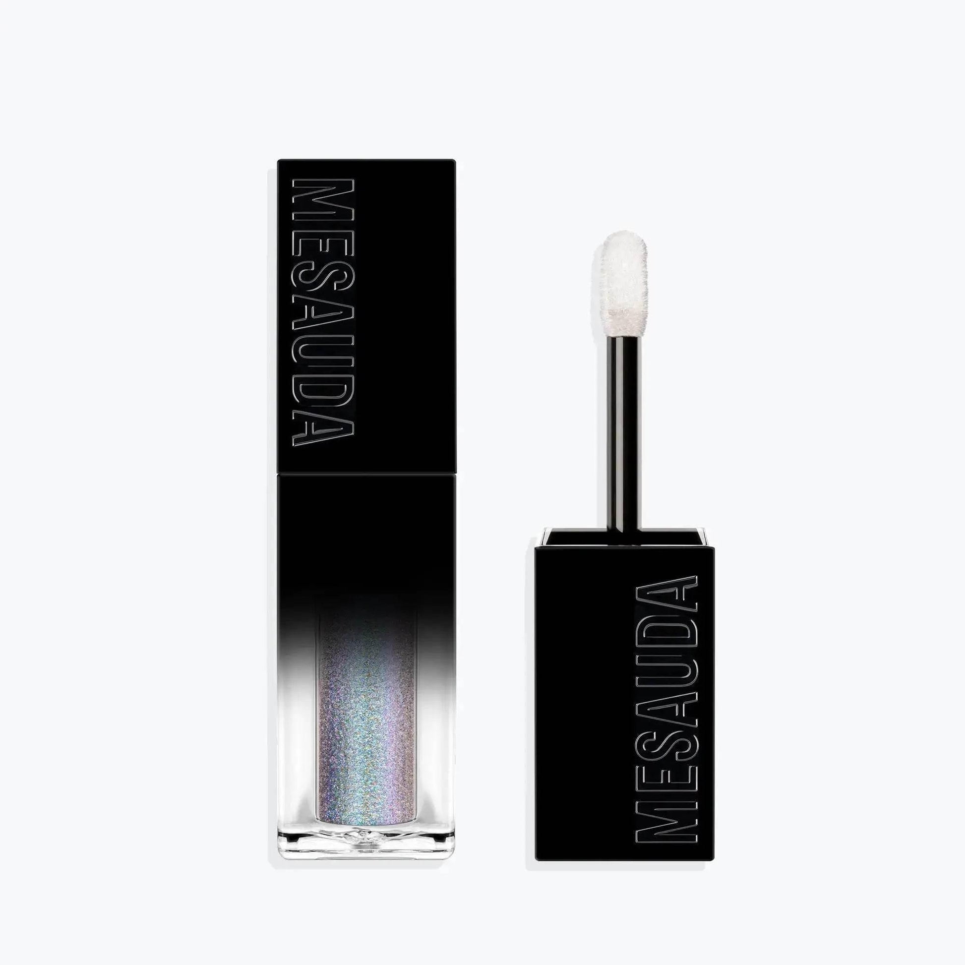Flüssiger Lidschatten in schimmernder Silber-Galaxie-Farbe mit Applikator, modernes Design