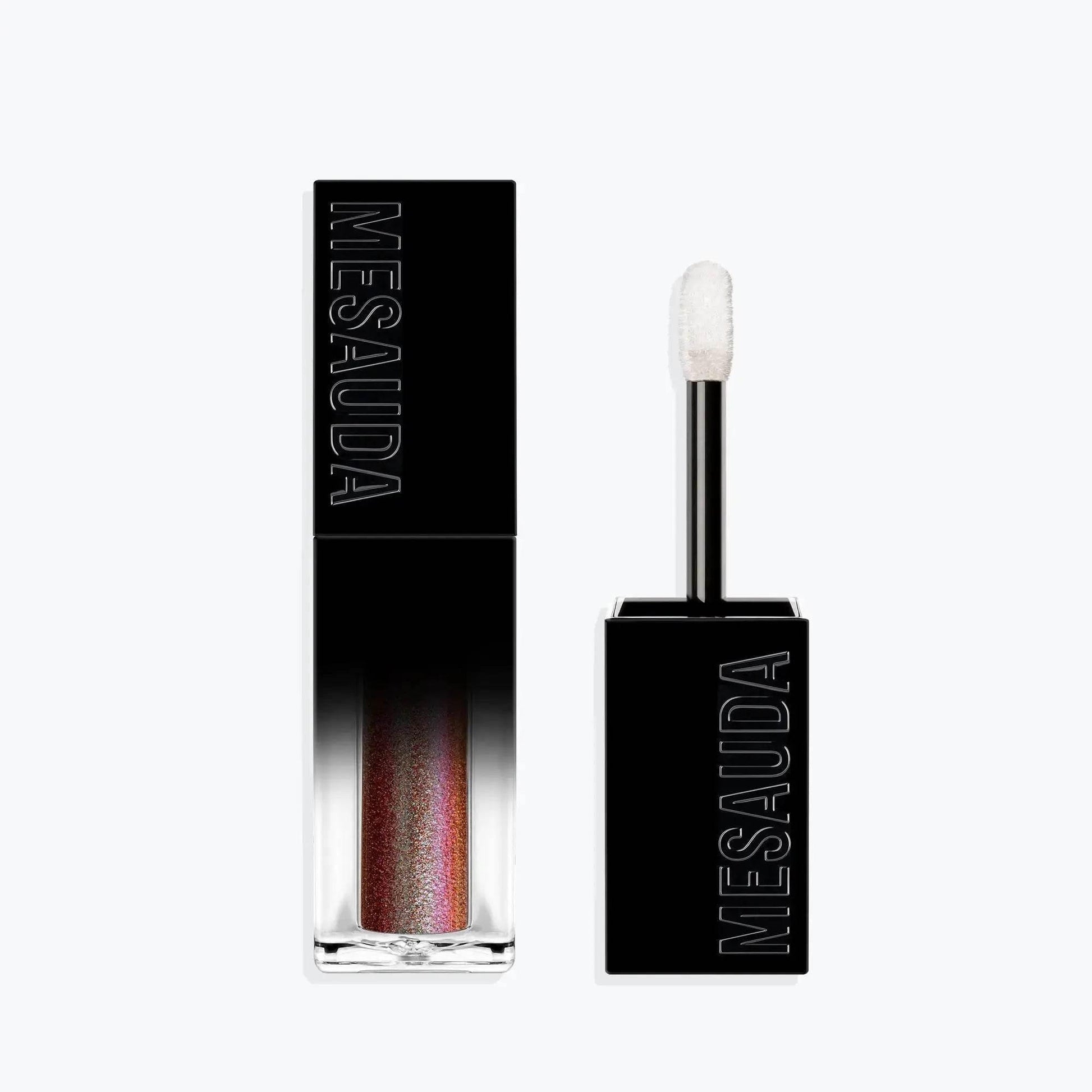 Flüssiger Lidschatten mit Glitzer und Applikator in schwarzer Verpackung, Makeup Produkt