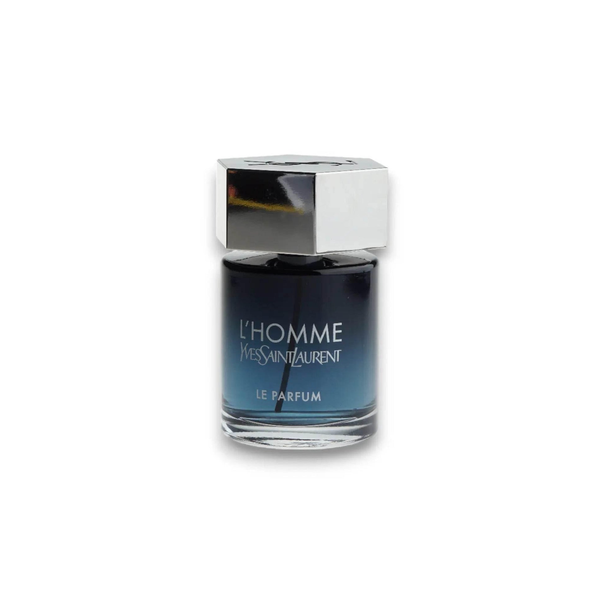 Yves Saint Laurent L'Homme Le Parfum Flakon mit silbernem Deckel auf weißem Hintergrund