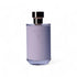 Eleganter Parfumflakon mit violettem Textur-Mantel und goldener Verschlusskappe auf weißem Hintergrund