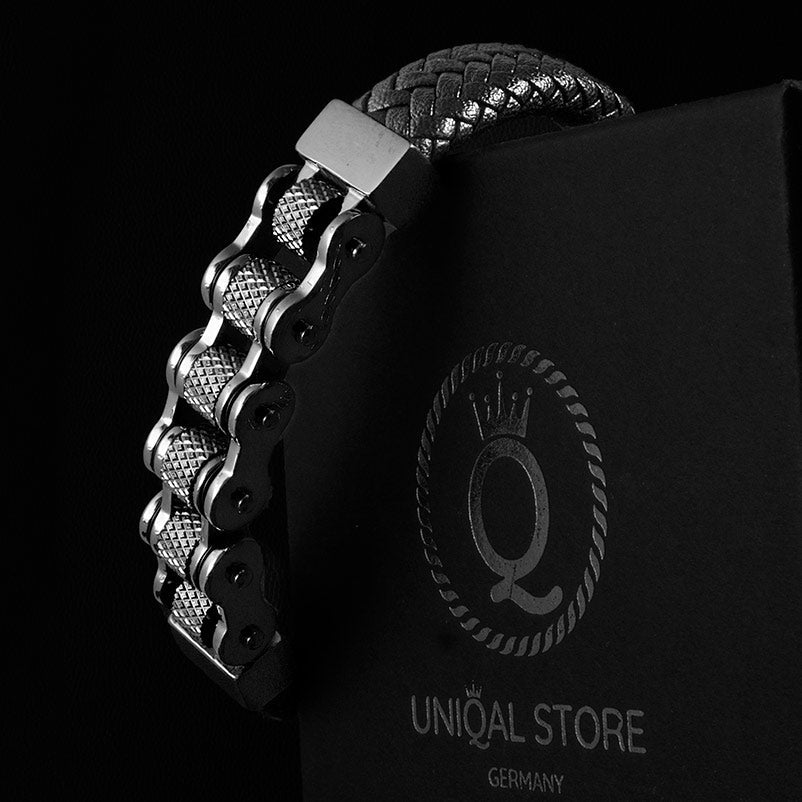 BLACK CHAIN