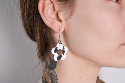 Ohrhänger Blume mit Kuhmuster
