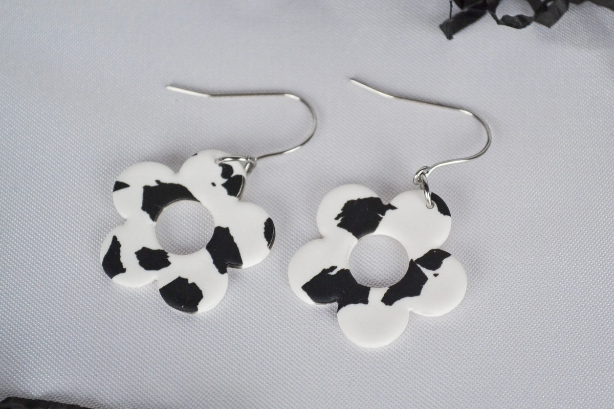 Ohrhänger Blume mit Kuhmuster
