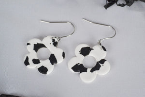 Ohrhänger Blume mit Kuhmuster