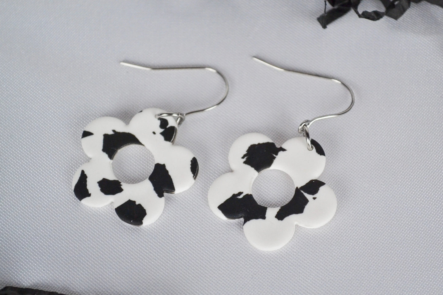 Ohrhänger Blume mit Kuhmuster