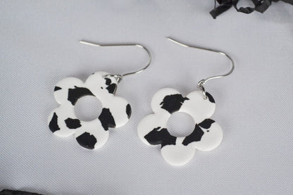 Ohrhänger Blume mit Kuhmuster