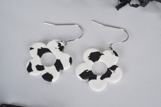 Ohrhänger Blume mit Kuhmuster