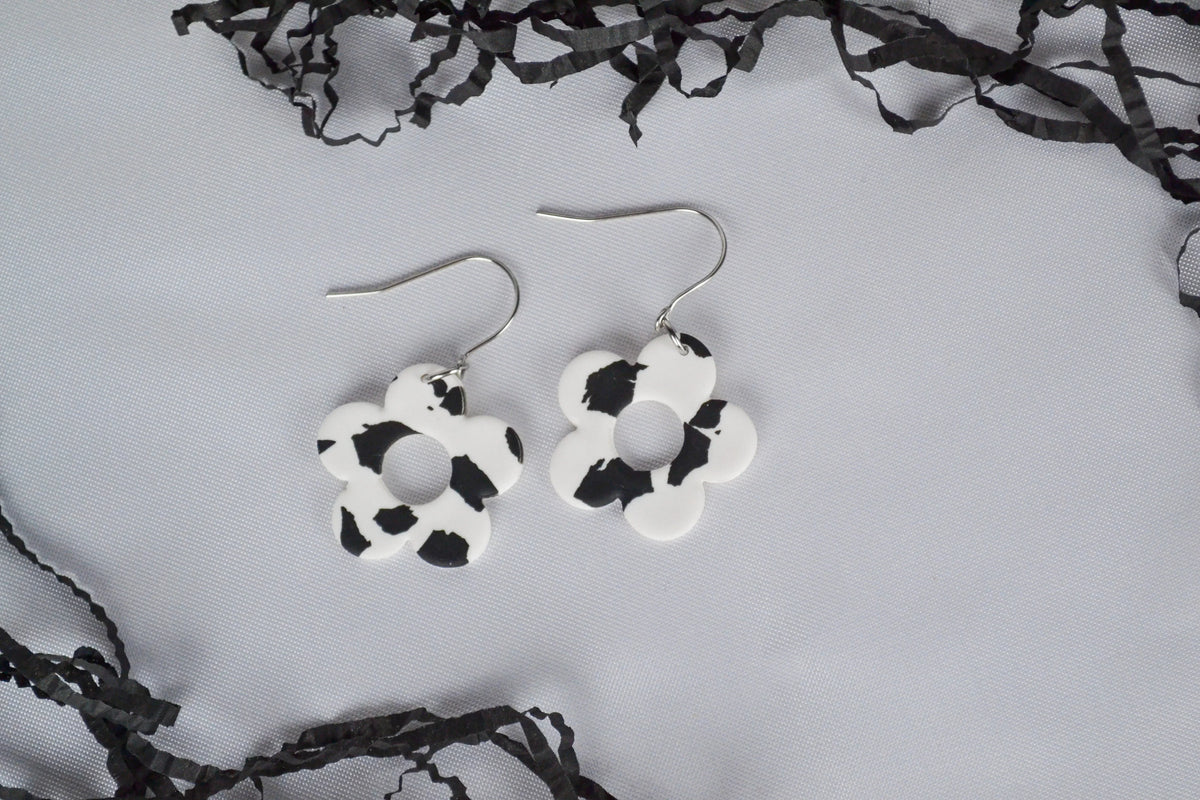 Ohrhänger Blume mit Kuhmuster