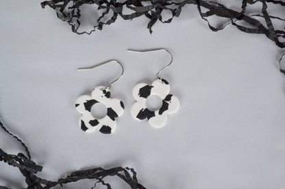 Ohrhänger Blume mit Kuhmuster
