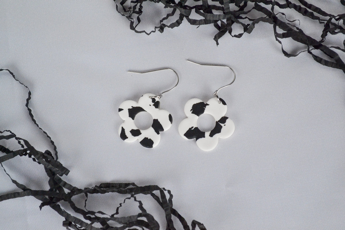 Ohrhänger Blume mit Kuhmuster