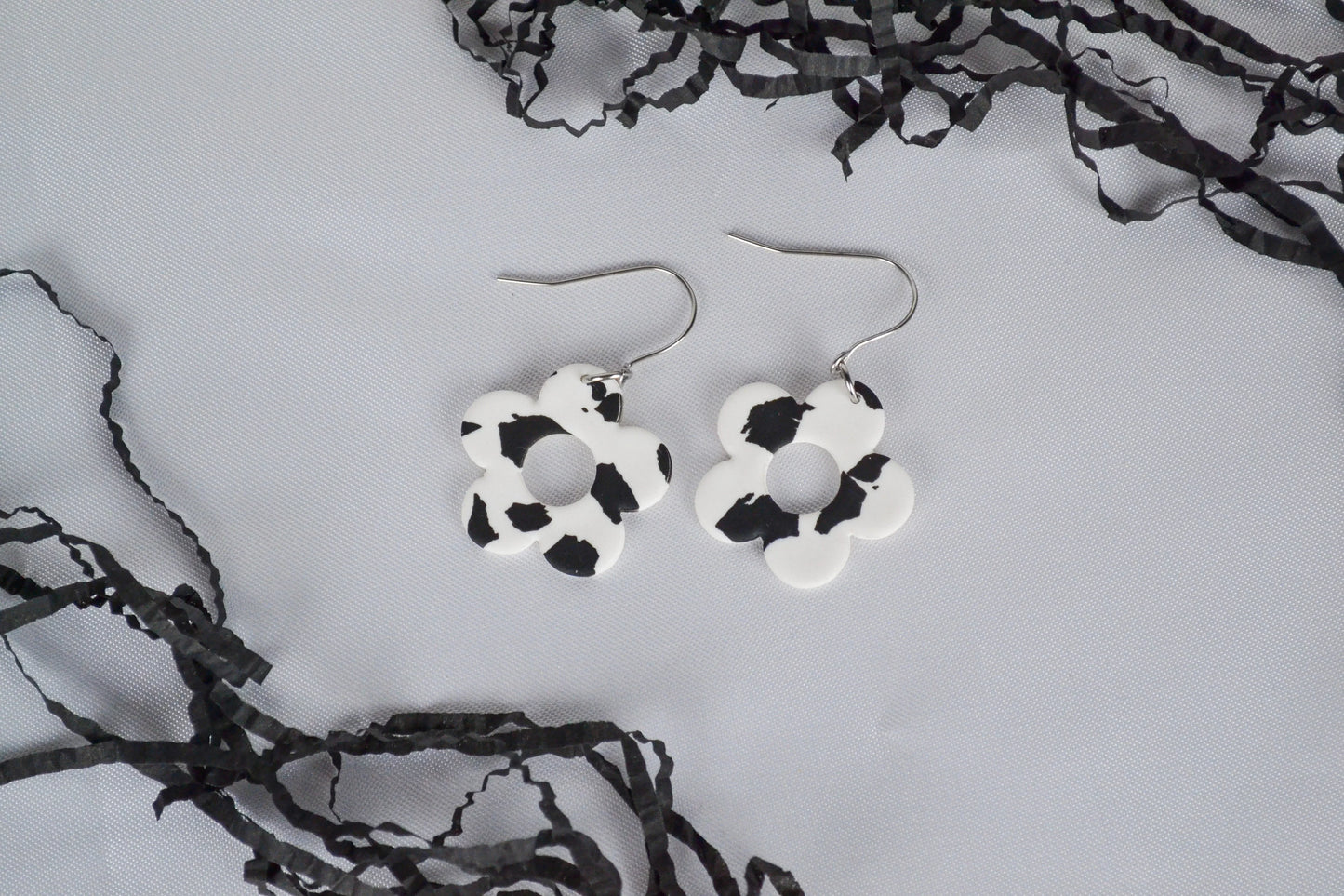 Ohrhänger Blume mit Kuhmuster