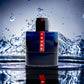 Blauer Parfumflakon vor Wasserspritzern, luxuriöser Duft, modernes Design.