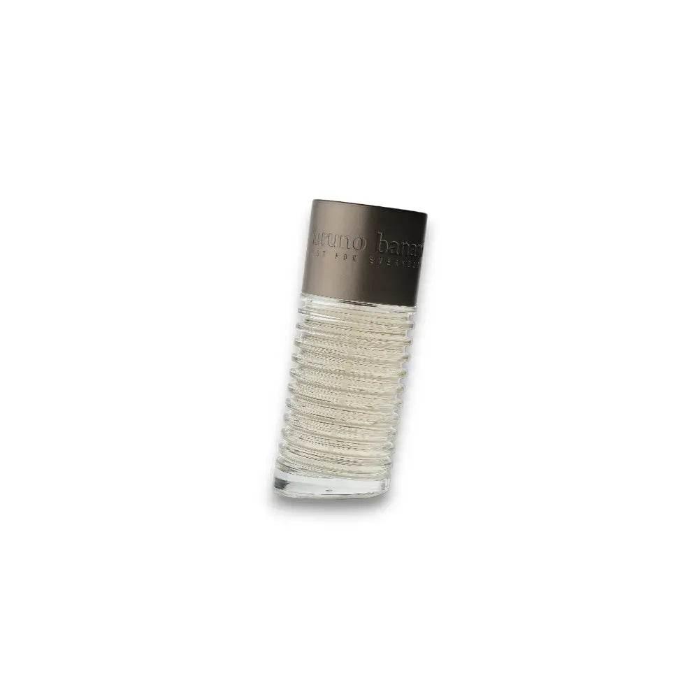 Transparenter Herrenduft Eau de Toilette Flakon mit silbernem Deckel, freigestellt