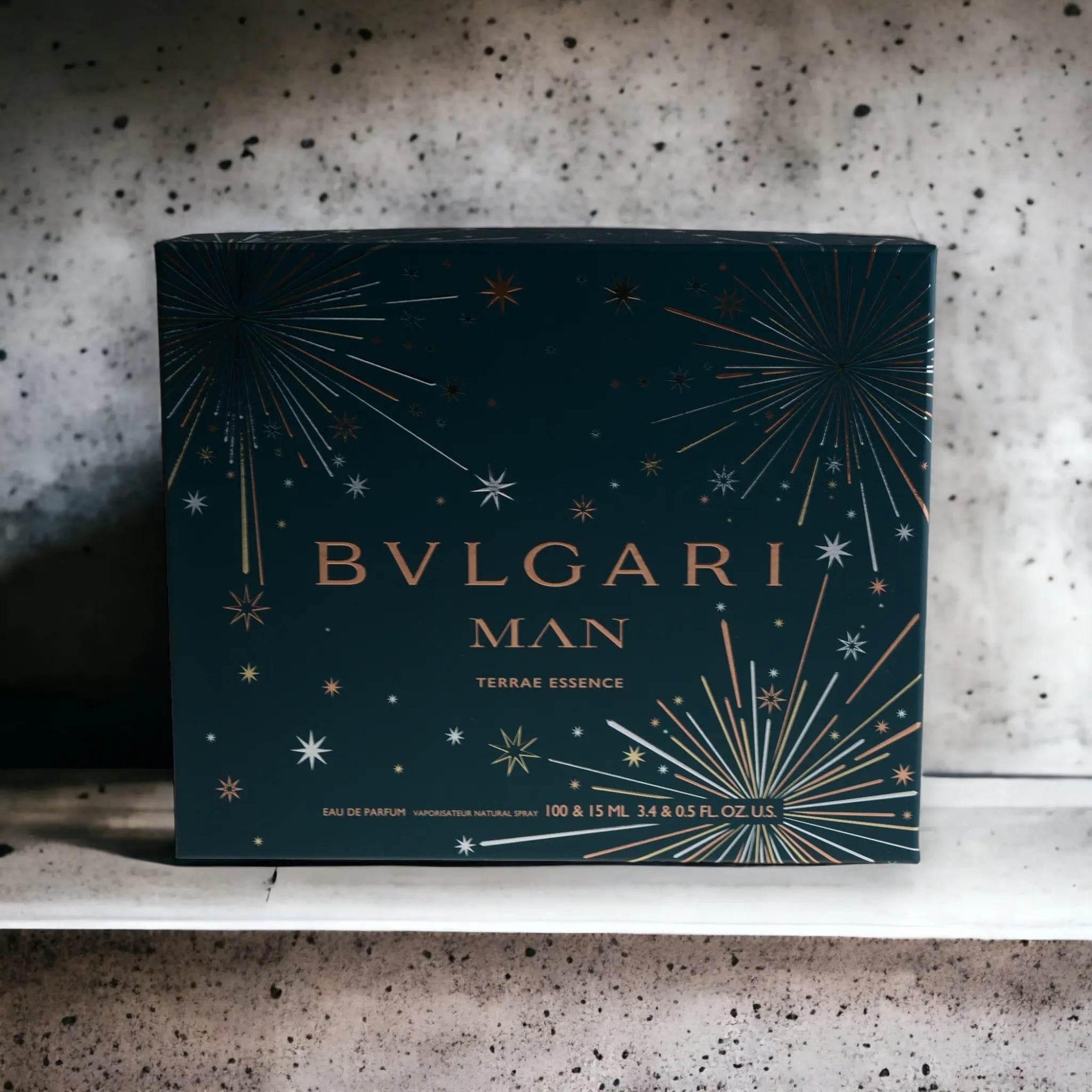 BVLGARI Man Terrae Essence Duftset mit goldenen Sternen auf dunkelgrüner Verpackung