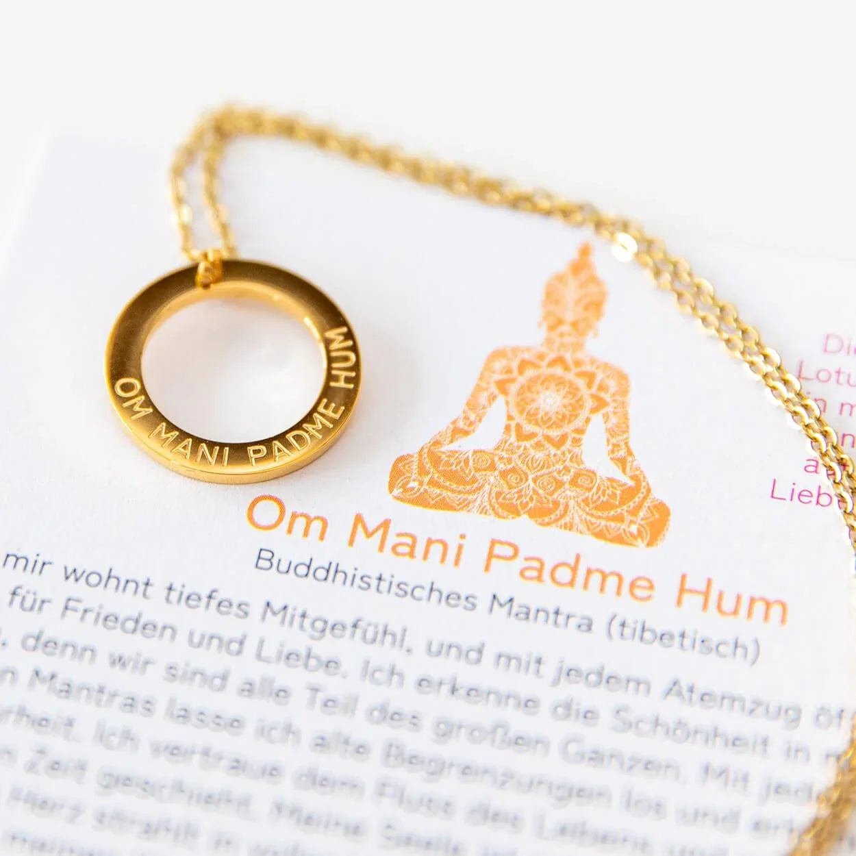Halskette mit Anhänger | vergoldet | Mantra: Om Mani Padme Hum