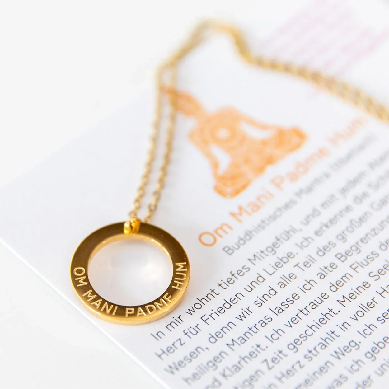 Halskette mit Anhänger | vergoldet | Mantra: Om Mani Padme Hum