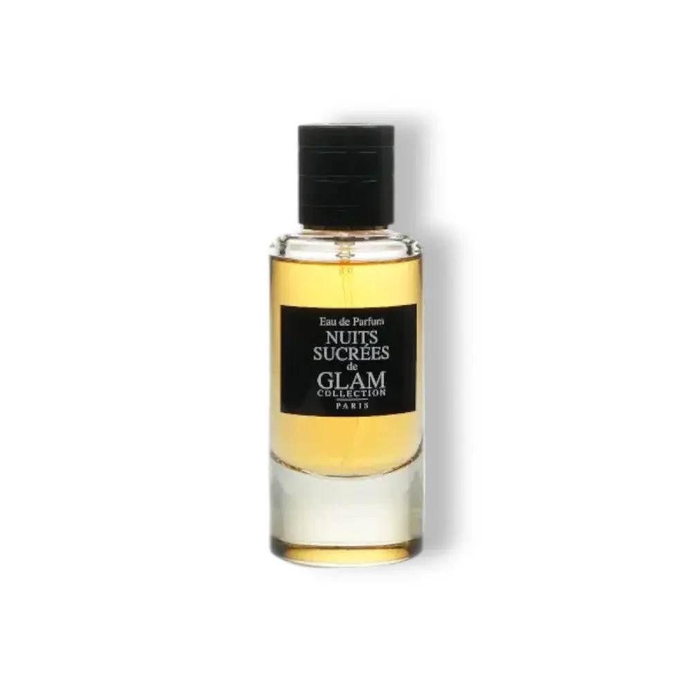Eleganter Parfumflakon Nuits Sucrées Eau de Parfum mit goldener Flüssigkeit auf weißem Hintergrund