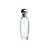 Eleganter Parfumflakon mit silbernem Verschluss, transparentes Eau de Parfum auf weißem Hintergrund