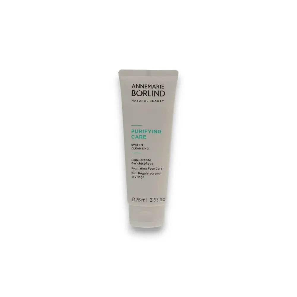 Regulierende Gesichtspflege Tube, 75ml, für reine und gepflegte Haut, freigestellt auf Weiß