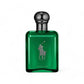 Grüne Parfumflasche mit silbernem Reiter-Logo und dunklem Verschluss auf weißem Hintergrund.