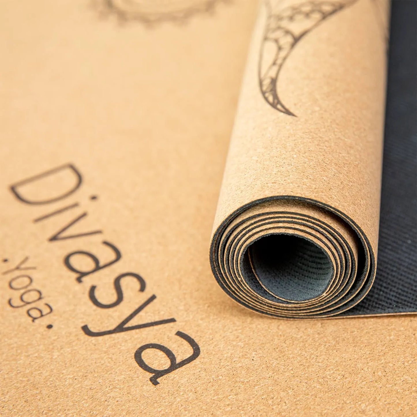 Reise Yogamatte aus Kork & Naturkautschuk - mit Schutzhülle