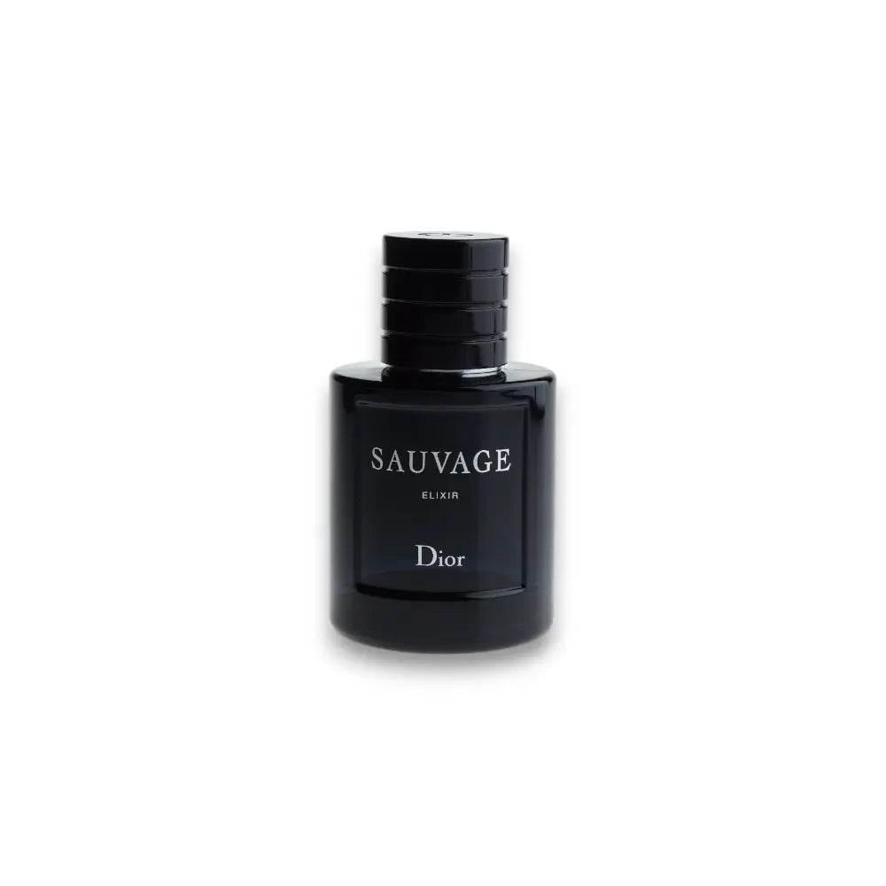 Schwarzer Duftflakon Sauvage Elixir Dior auf weißem Hintergrund, luxuriöses Parfum