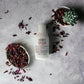 Kiehl’s Ultra Facial Moisturizer auf Marmor mit getrockneten Blüten und Sukkulente