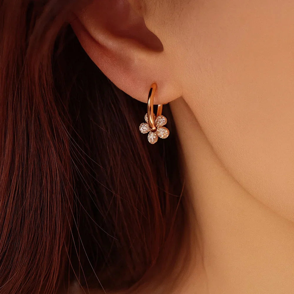 Ohrringe aus 925er Sterling-Silber, hängendes Blümchen mit Zirkonia